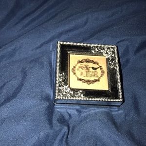 Shimmering swan highlighter